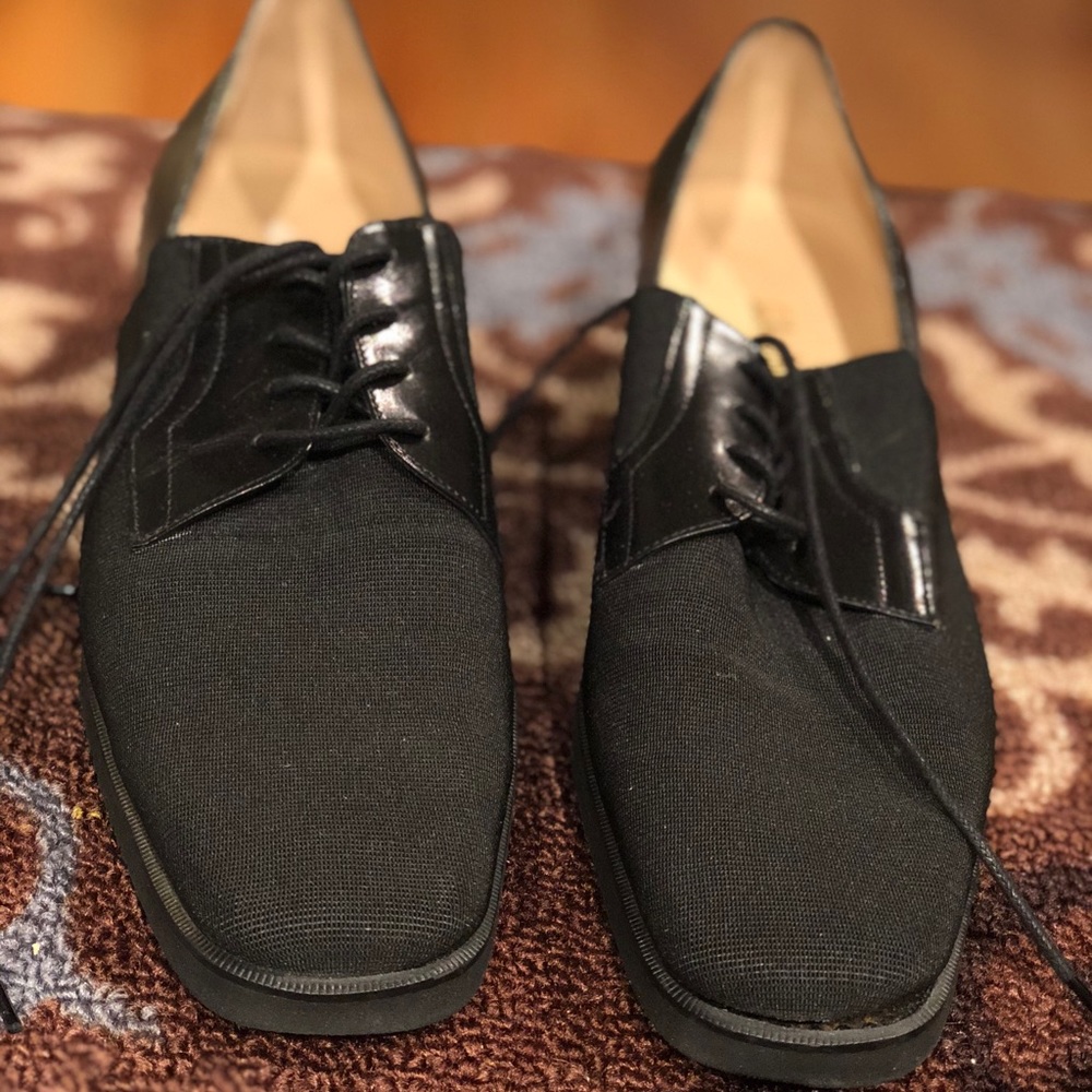 Salvatore Ferragamo Lace Up Block Heel, 9 2A